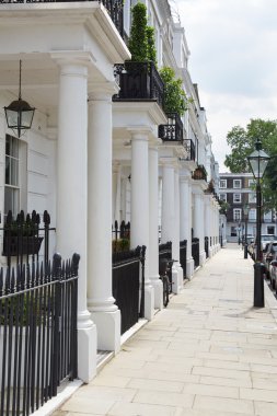 Kensington, Londra güzel beyaz edwardian evlerin satır