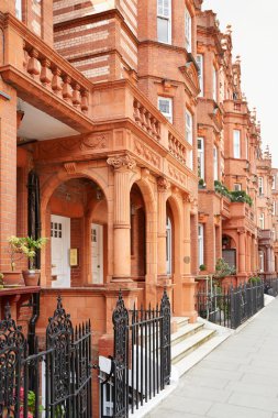Kırmızı tuğla evler Londra'da İngilizce mimarisi
