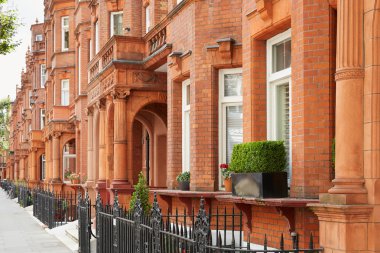 Kırmızı tuğla evler Londra'da İngilizce mimarisi