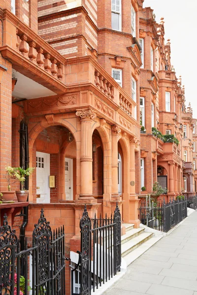 Red bricks houses in London, english architecture — Stock Photo, Image