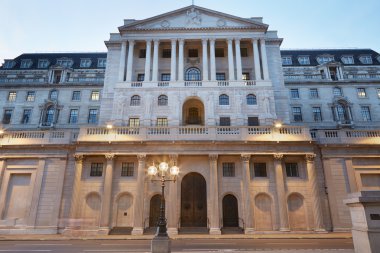 Akşam Londra İngiltere Bankası cephe