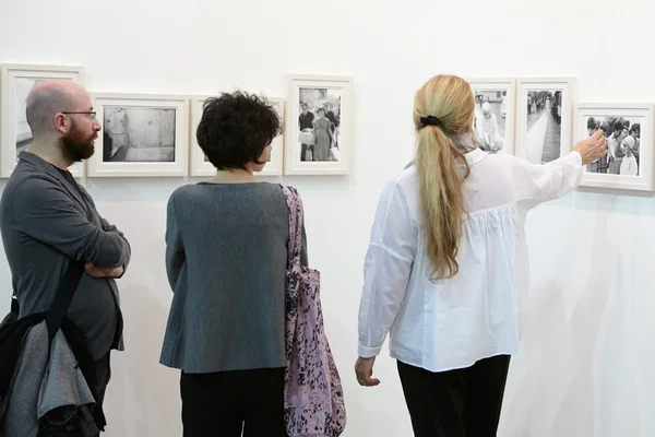 Artissma, contemporary art fair opening with art collectors — Stockfoto