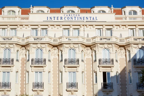 Hotel de lujo InterContinental Carlton fachada en Cannes, Francia — Foto de Stock