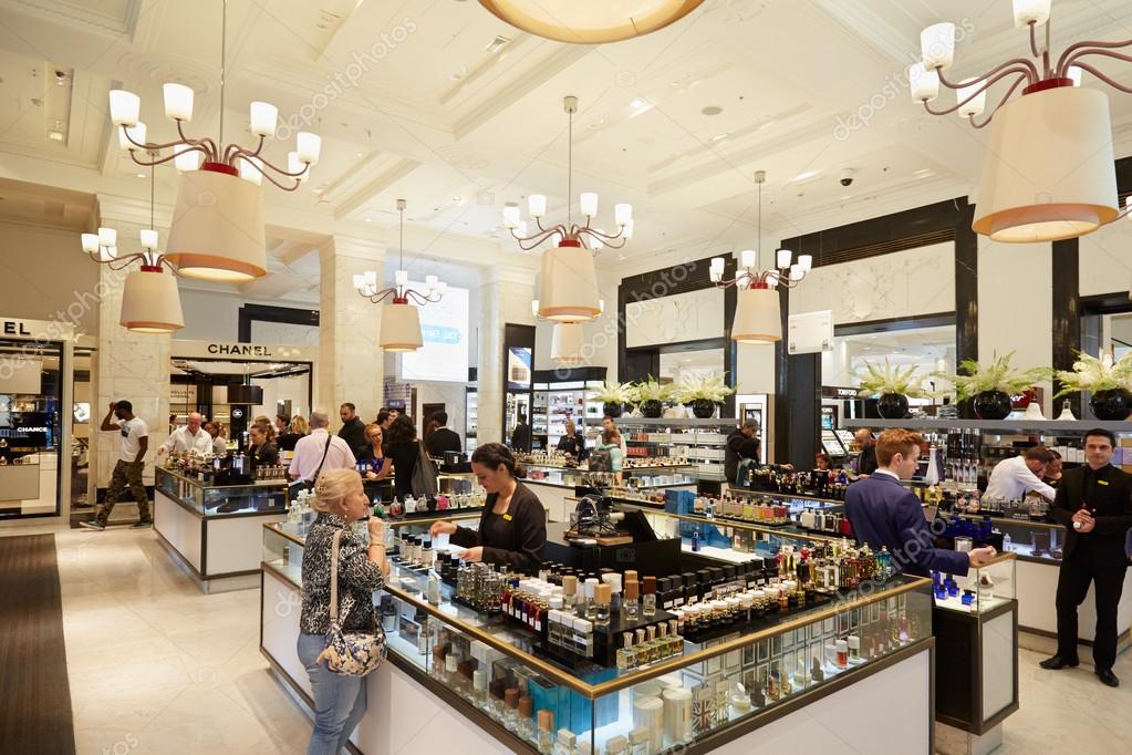 Selfridges intérieur des grands magasins, parfumerie à Londres — Photo
