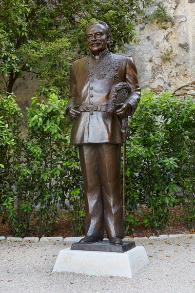 Estatua de bronce Príncipe Ranieri en Monte Carlo, Mónaco — Foto de Stock