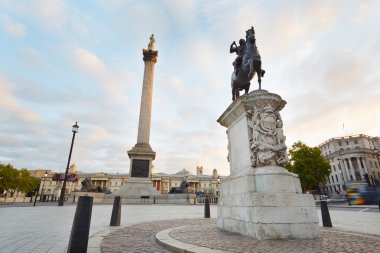 Sabah Londra'da Trafalgar Meydanı, boş