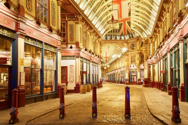 Leadenhall covered market gallery interior at night in London — стокове фото