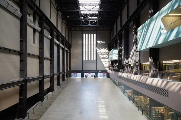 Turbine Hall in Tate Modern Art Gallery in London — Stock Photo, Image