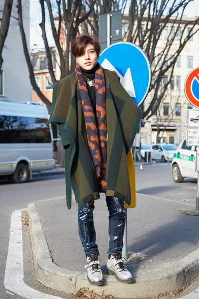 Man poses for photographers with silver Moschino shoes, street style — Stock Fotó