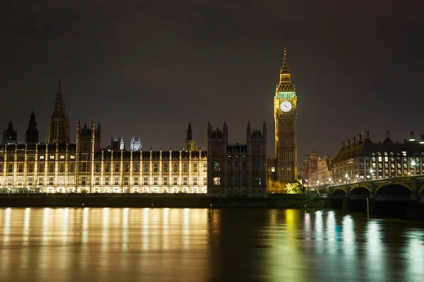 Wielki Ben i Pałac Westminster nocą w Londynie — Zdjęcie stockowe