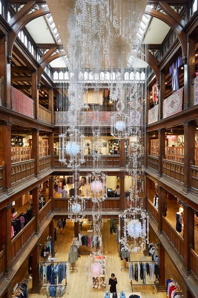 Libertad, interior de los grandes almacenes de lujo, Londres — Foto de Stock
