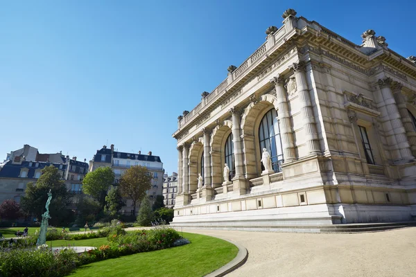 Palast Galliera Außen- und Gartenblick, Paris — Stockfoto