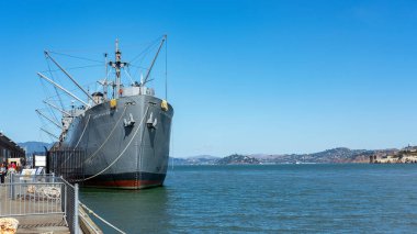 SS Jeremiah O 'Brien gemisi Fisherman' s Wharf, San Francisco, Kaliforniya, ABD - 21 Eylül 2017: İkinci Dünya Savaşı 'ndan kalma nadir bir hayatta kalma gemisi, rıhtıma yanaştı.