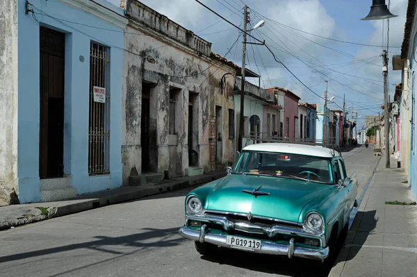 Camagüey Cuba Septiembre 2014 Coche Verde Vintage Brillante Estacionado Una — Foto de Stock