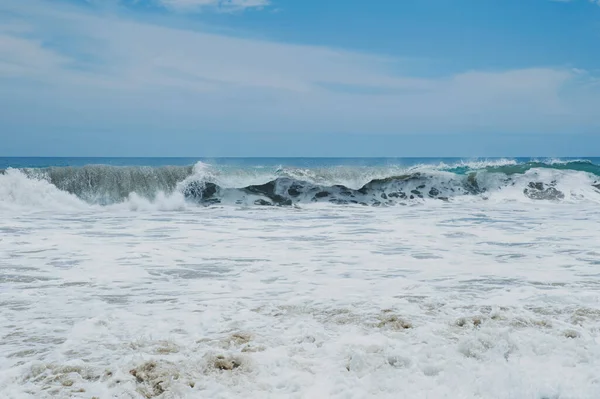 Schaumige Wellen Brechen Strand Von Maspalomas Einem Riesigen Weißen Sandstrand — Stockfoto