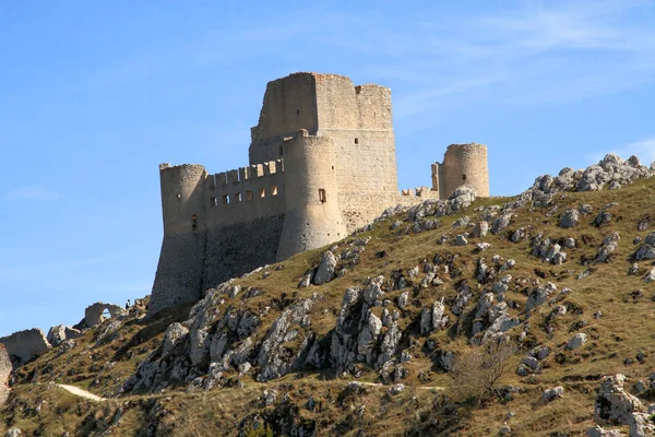Bir kalede gökyüzü - Bayan Hawk Castle, Rocca Calascio - Aquila - İtalya
