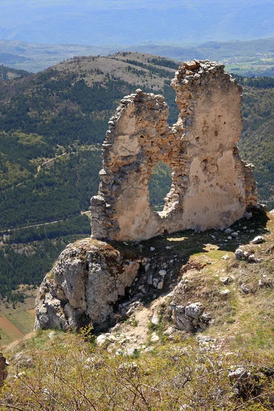 Zámek v oblacích - The Lady Hawk hrad, Rocca Calascio - Aquila - Itálie — Stock fotografie