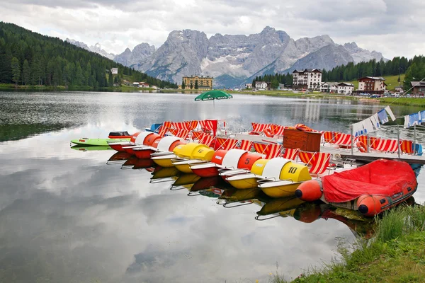 Jezero Misurina v pohoří Dolomity — Stock fotografie