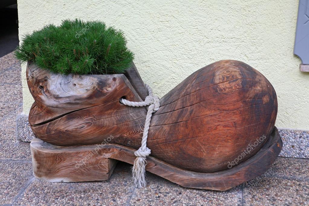 Türpflanzen in Form von Holzschuhen. sexten, italienischer dolomit