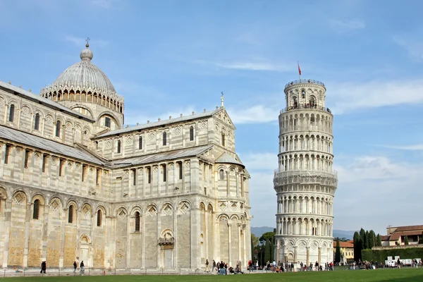 Catedral e Torre de Pisa na praça Miracoli - Itália — Fotografia de Stock