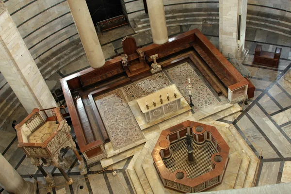 Interior do batistério de Pisa — Fotografia de Stock