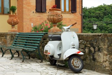 Klasik Vespa endüstriyel tasarım dünyanın en ünlü ve İtalyan tasarım bir sembolü olarak en sık kullanılan ürünlerin biridir