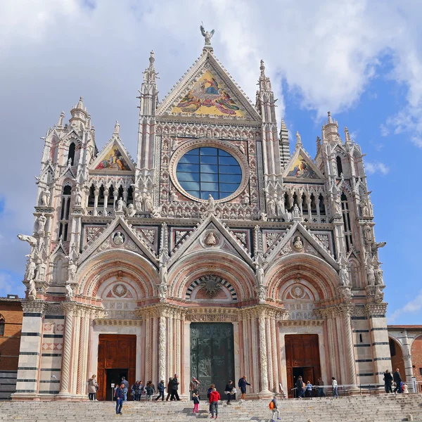 Catedral de Siena é um esplêndido exemplo de arquitetura medieval — Fotografia de Stock