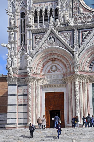 Siena Cathedral is a splendid example of medieval architecture — Stock Photo, Image