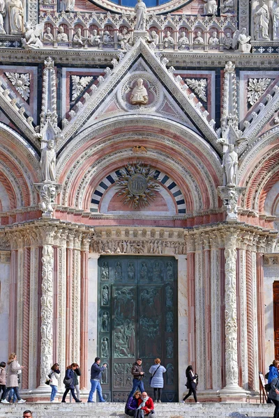 Siena Cathedral is a splendid example of medieval architecture — Stock Photo, Image