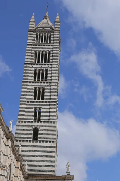 Bell Tower van Siena Cathedral - Italië — Stockfoto