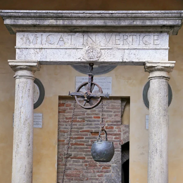 Siena - el patio del Palazzo Chigi-Saracini — Foto de Stock