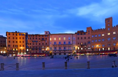Piazza del Campo Siena tarihi merkezi Tuscany asıl kamusal alan olduğunu,