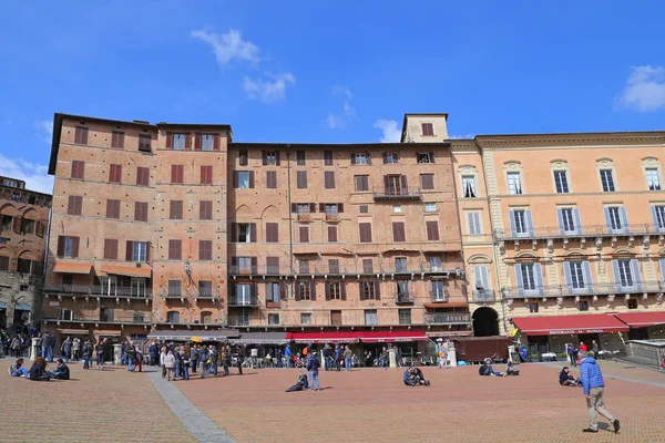 Piazza Campo con Edificio Pubblico, Siena — Foto Stock