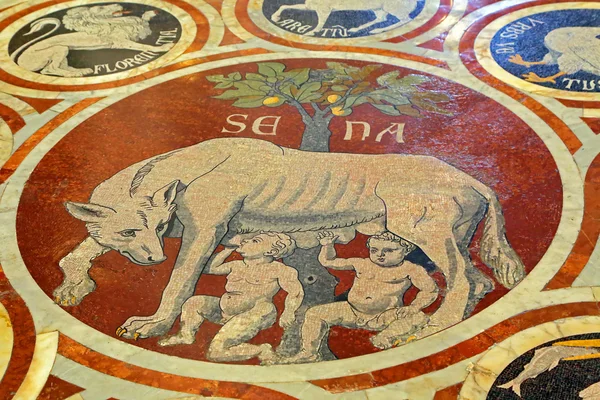 Pinturicchios Fresken in der Piccolomini-Bibliothek der Kathedrale von Siena — Stockfoto