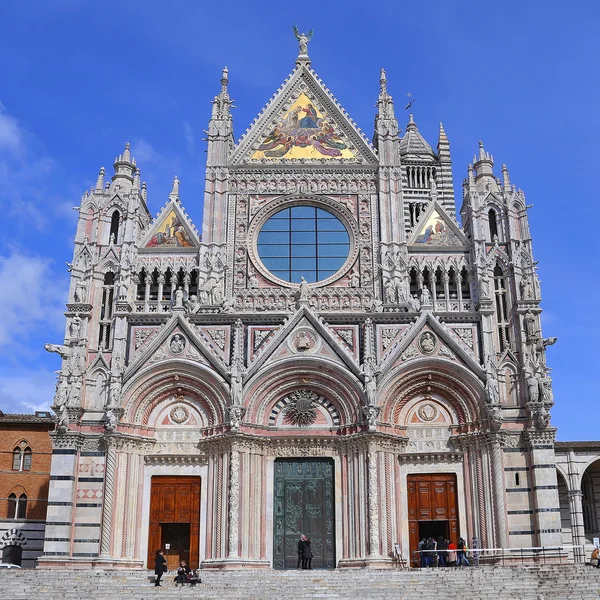 Catedral de Siena é um esplêndido exemplo de arquitetura medieval — Fotografia de Stock