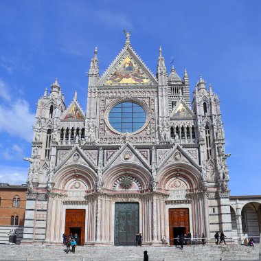 Siena Katedrali'nin ortaçağ mimarisi muhteşem bir örnektir
