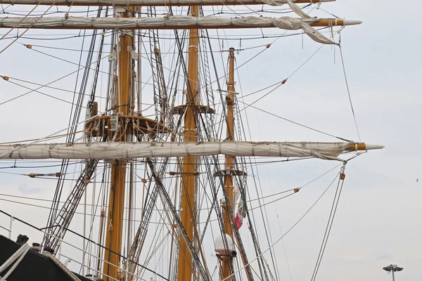 The three masted Palinuro, a historic Italian Navy training barquentine, moored in the Gaeta port. — Stock Photo, Image