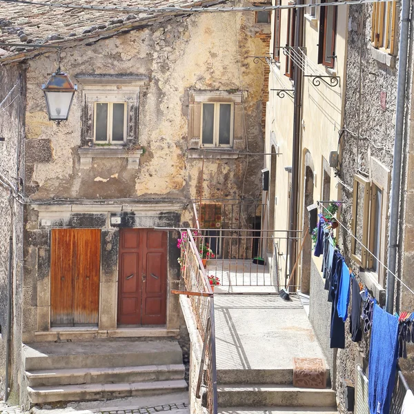 Scorci del meraviglioso borgo montano - a circa 1400 m sul livello del mare - Pescocostanzo in Abruzzo — Foto Stock