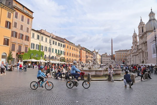 Piazza Navona is een van de beroemdste pleinen van Rome — Stockfoto
