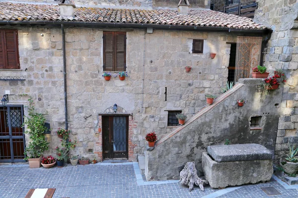 Bolsena (Viterbo, Lazio, Italia): antigua calle típica de la medie —  Fotos de Stock