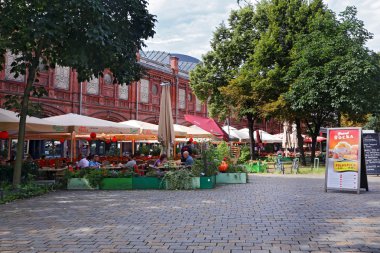 Berlin, Almanya - 25 Temmuz: cadde görünümü Hackescher pazarında 25 Temmuz 2015 tarihinde Berlin, Almanya.