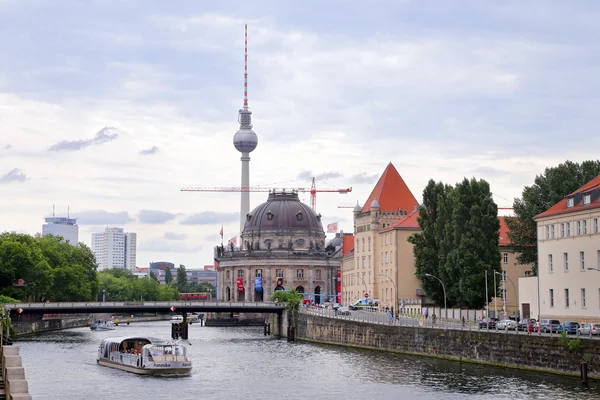 Berlin Cathedral ve Spree Nehri üzerinde müze Adası ve