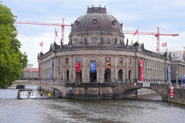 Müzeler Adası üzerinde 25 Temmuz 2015 - Berlin merkezi Spree Nehri üzerinde Almanya, Avrupa
