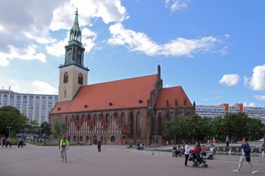 Almanca Merkezi Berlin'de bulunan Marienkirche olarak bilinen