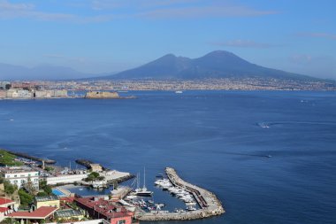 Napoli Panoraması. Napoli Campania bölgesi başkenti İtalya üçüncü en büyük yerleşim yeri.