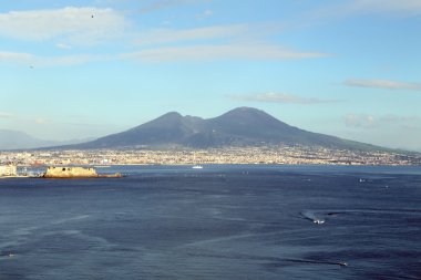 Napoli Panoraması. Napoli Campania bölgesi başkenti İtalya üçüncü en büyük yerleşim yeri.