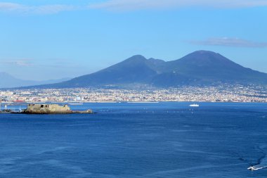 Napoli Panoraması. Napoli Campania bölgesi başkenti İtalya üçüncü en büyük yerleşim yeri.