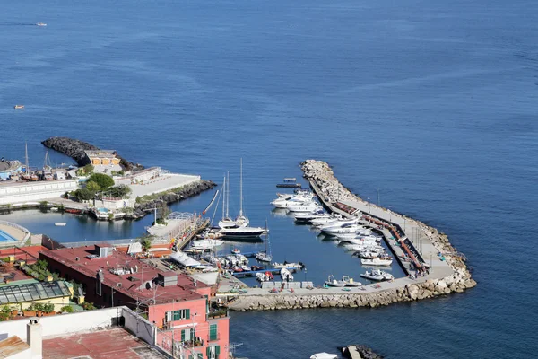 Panorama di Napoli. Napoli è il capoluogo della regione Campania e il terzo comune più grande d'Italia . — Foto Stock