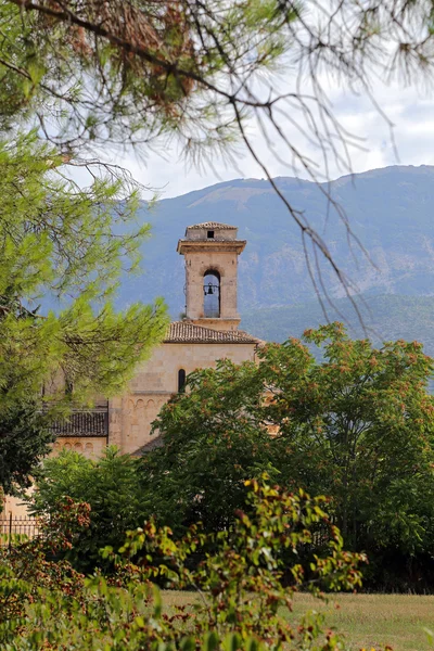 Vista de la Basílica Valvense de San Pelino en Corfinio, L 'Aquila, en la región de Abruzzo - Italia — Foto de Stock