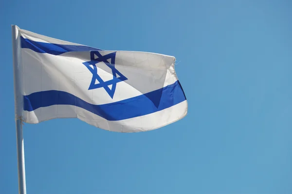 Размахивая флагом Израиля — стоковое фото